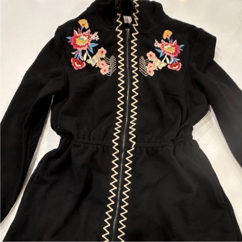 Solitaire Embroidered Hooded Jacket size small